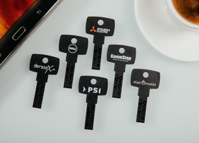 Individualisierte Schlüssel mit verschiedenen Logos.