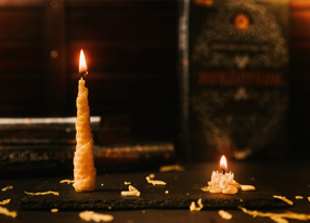 imkerkerze-brenndauer-von-mehr-als-einer-stunde Die Brenndauer der Imkerkerze beträgt mehr als eine Stunde.